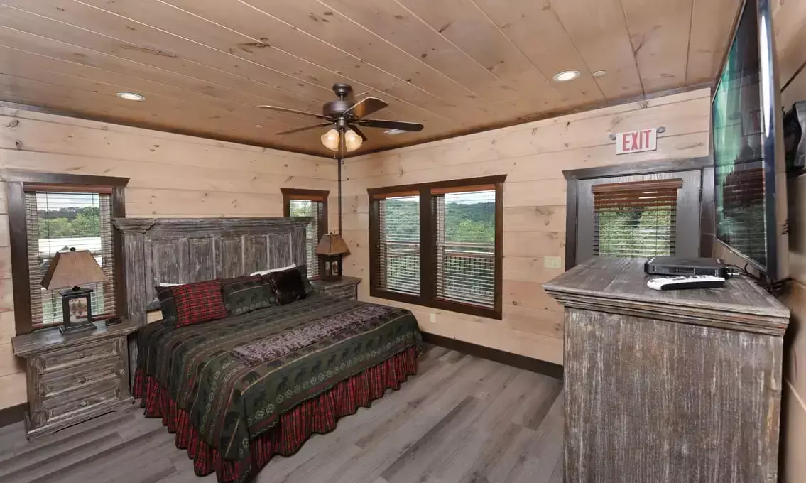 big-forest-lodge-bedroom