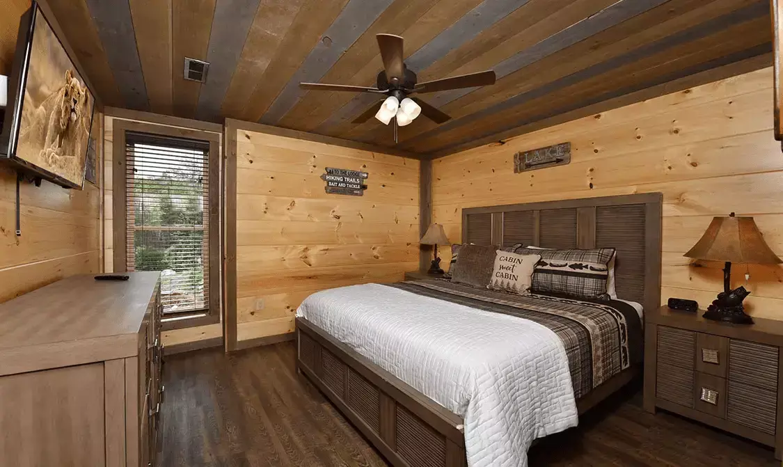 smokies-hideaway-bedroom
