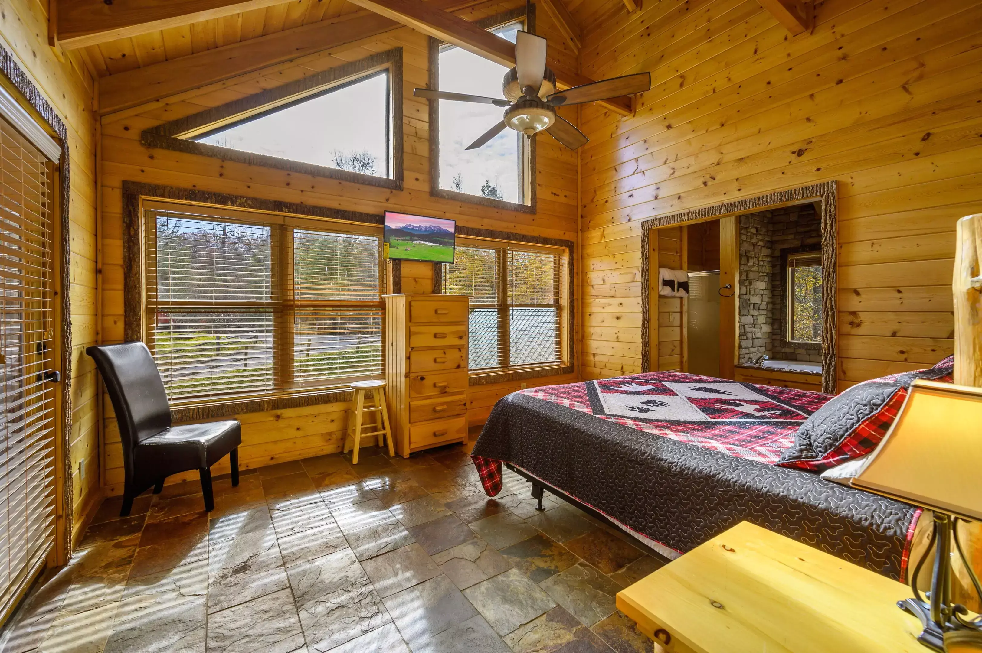 splashin-treehouse-bedroom
