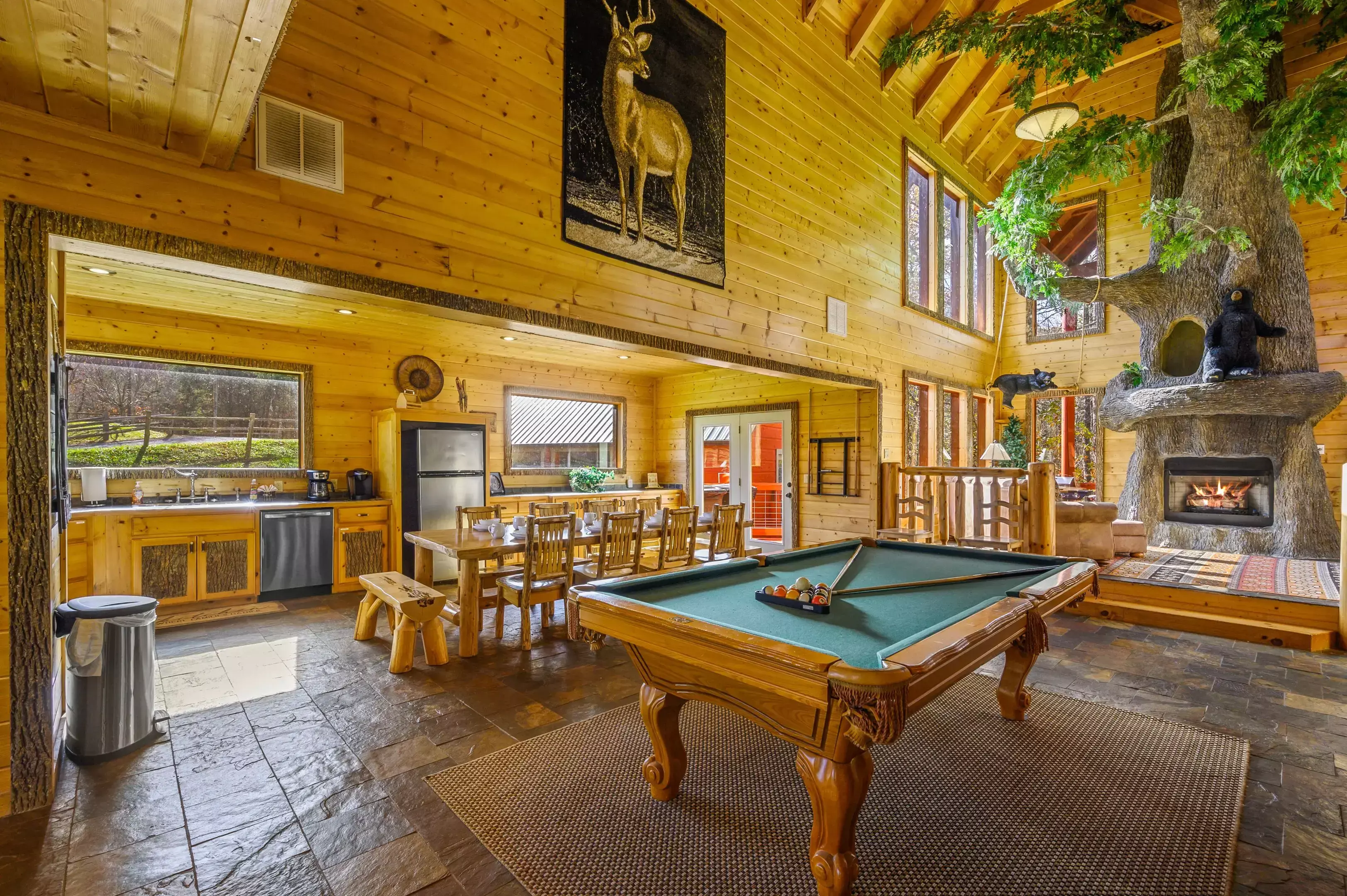 splashin-treehouse-living-area