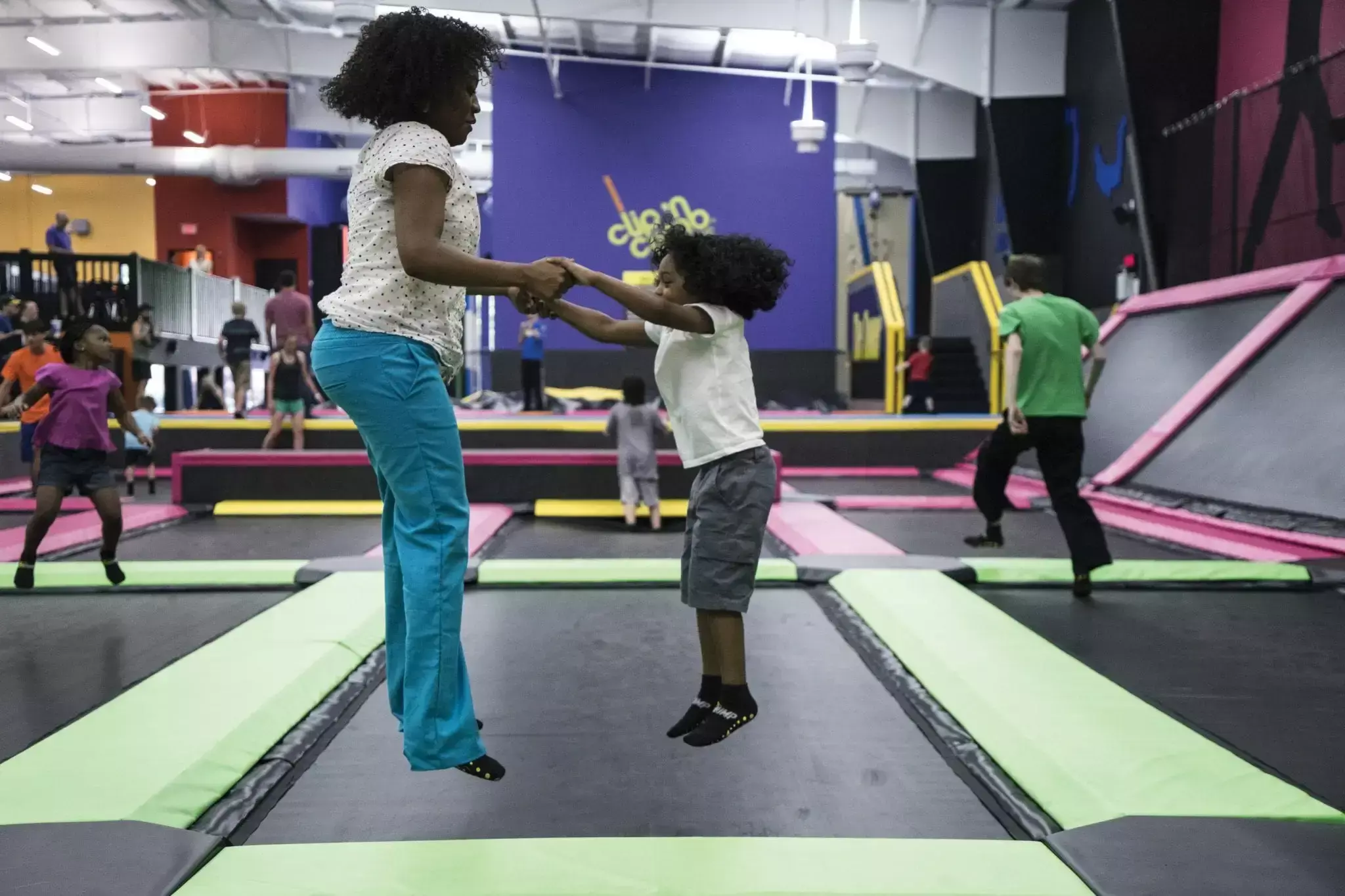 mother-child-trampoline