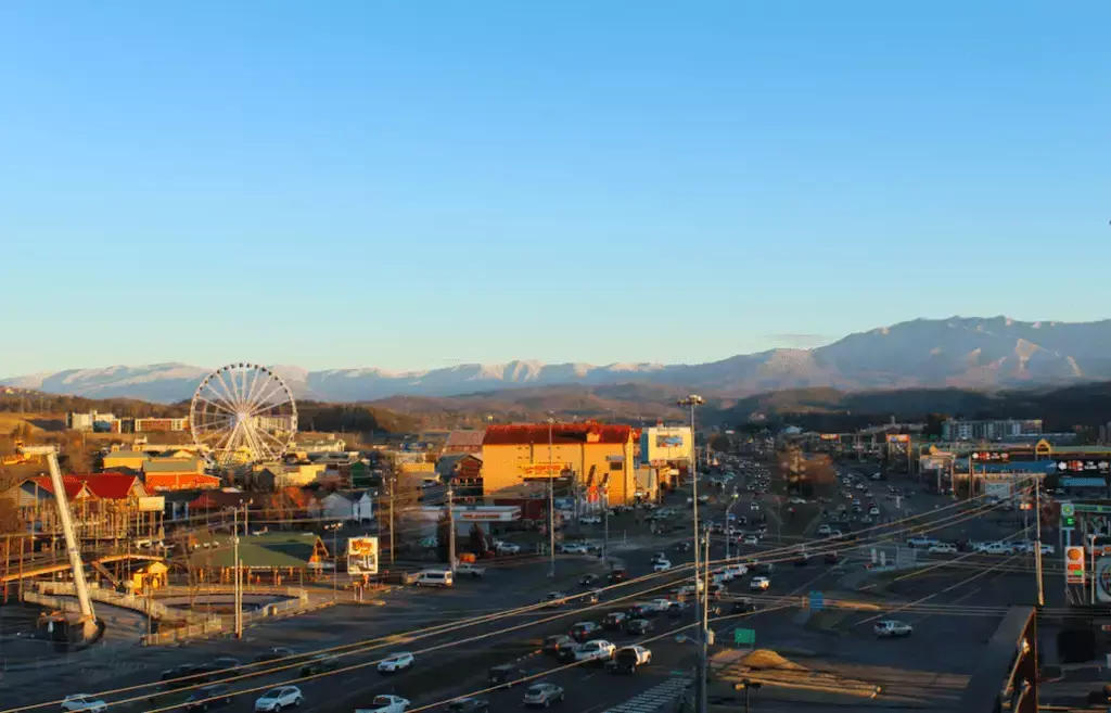 pigeon-forge-strip