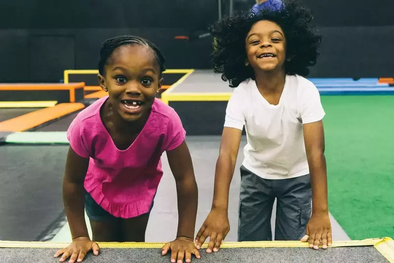 girls-top-jump-trampoline